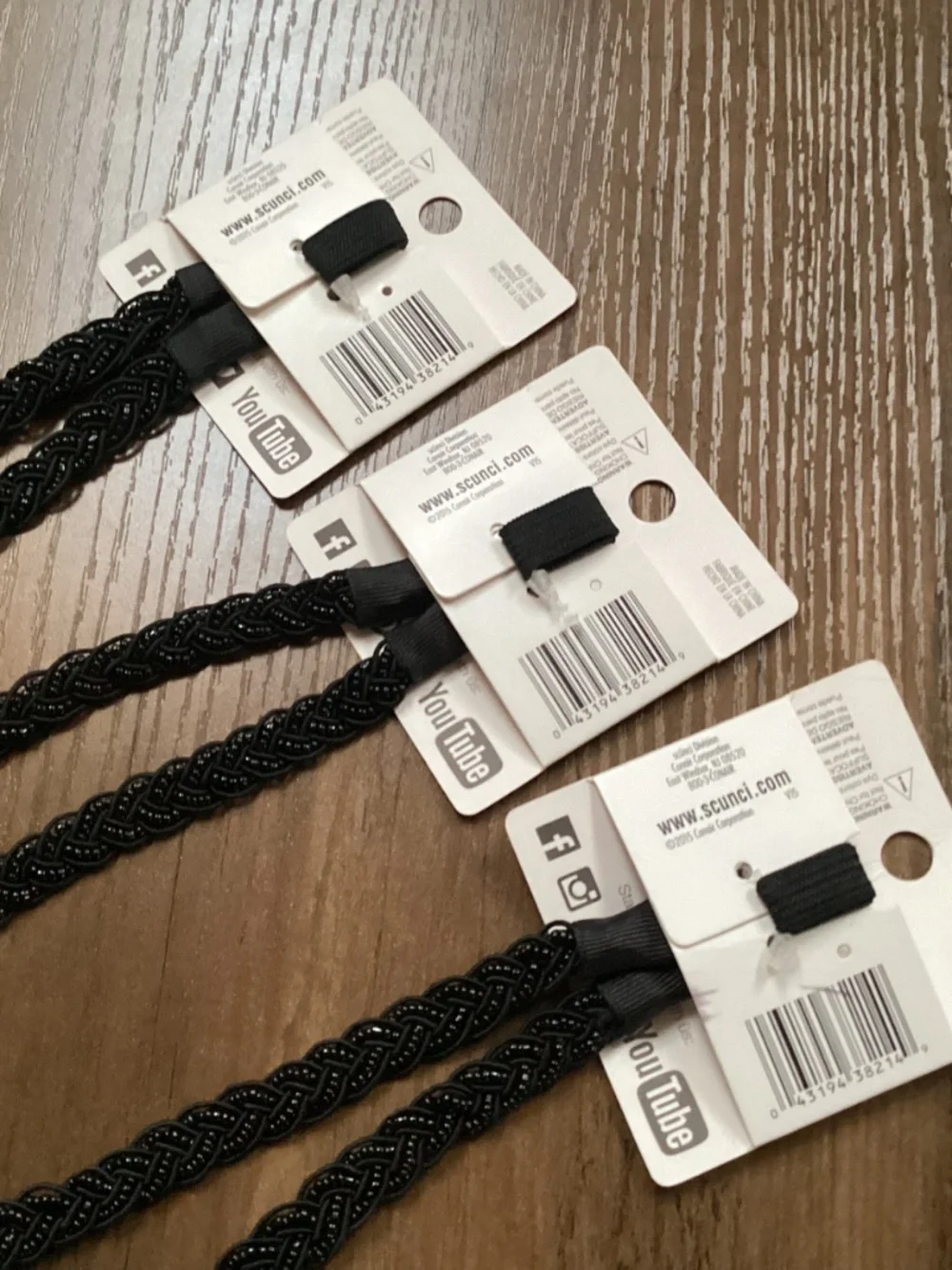 scunci black braided